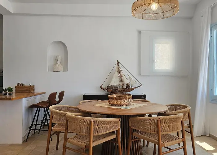 Milos Aquabliss Beachfront بيت للعطل