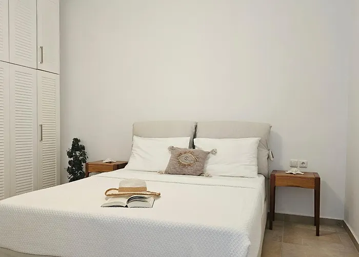 Milos Aquabliss Beachfront * بولونيا