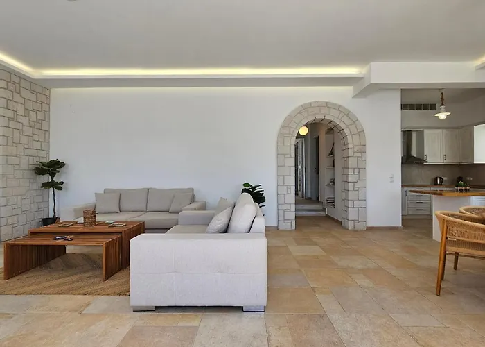 Milos Aquabliss Beachfront بولونيا