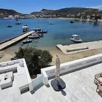 Milos Aquabliss Beachfront 펜션 폴로니아