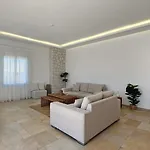 Milos Aquabliss Beachfront 펜션 *