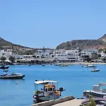 펜션 Milos Aquabliss Beachfront 폴로니아