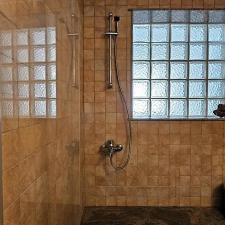 בית נופש Milos Aquabliss Beachfront פולוניה